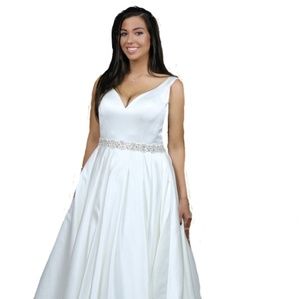 Size 12 jacquard, embossed wedding gown